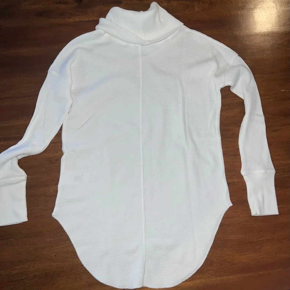 Aritzia Babaton Thermal Cowl Neck Shirt - Picture 4 of 7